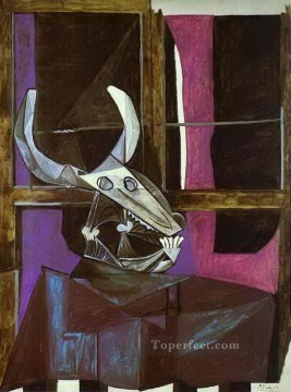 パブロ・ピカソ Painting - ステアーズ・スカルのある静物画 1942年 パブロ・ピカソ